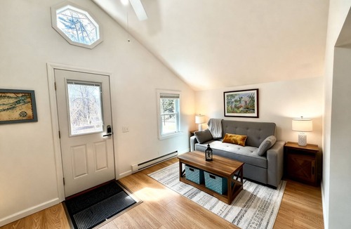 Redding Ridge House | Charming cottage in beautiful Redding minutes from Ridgefield, Wilton & Danbury