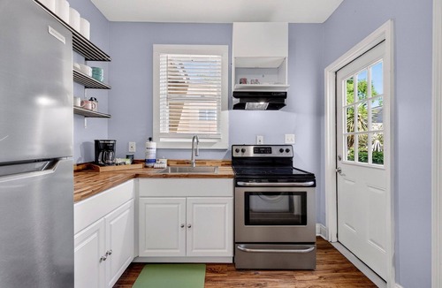 Beach Institute House | Charming Cottage Perfect for Long-Term Guests w/Courtyard by Lucky Savannah