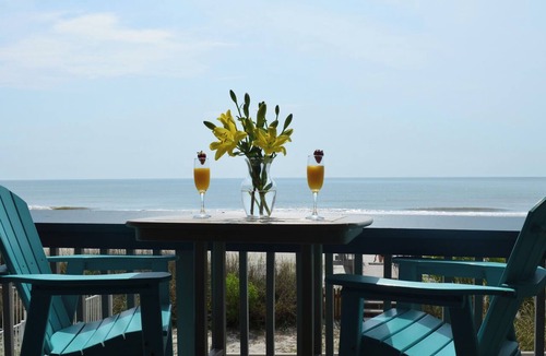 Surfside Beach Condo | Charming & Cozy 1st Floor Oceanfront and Beachfront Studio-Newly Renovated!