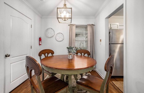 Mount Pleasant House | Charming, Cozy 3br/1ba Home Close to Shem Creek!