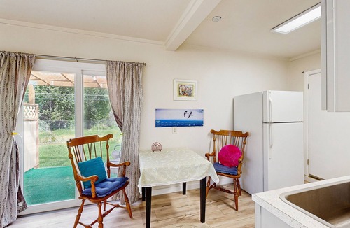 North Star House | Charming & Cozy Studio Retreat in the Heart of Anchorage