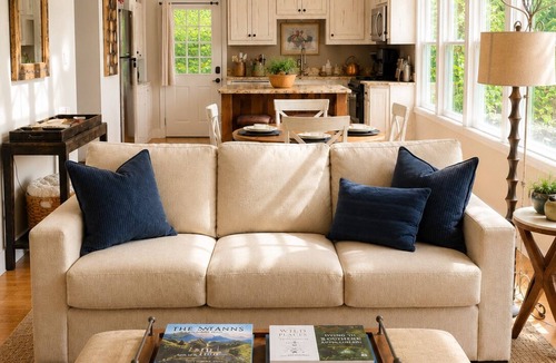 Highlands Cabin | Charming Dog Friendly | Near Downtown Highlands | Screened Porch | Sleeps 4