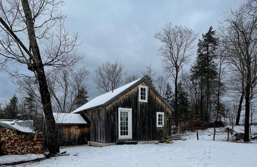 Brookline Cottage | Charming farm cottage with mountain views
