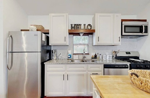 Hancock House | Charming guesthouse with full kitchen, private entrance & fenced patio
