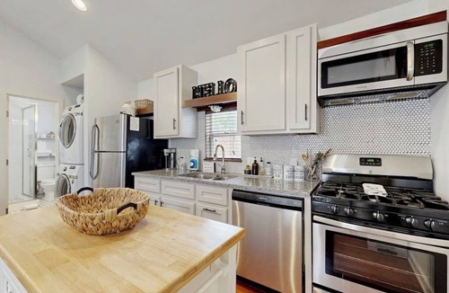 Hancock House | Charming guesthouse with full kitchen, private entrance & fenced patio