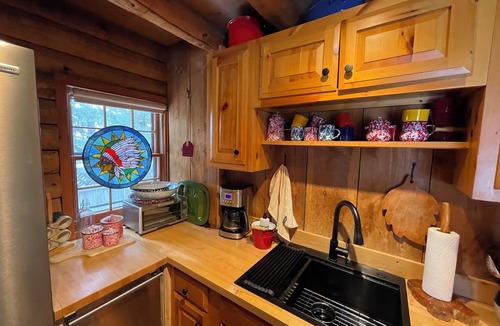 Brookline Cabin | Charming log cabin combines vintage design with contemporary luxury
