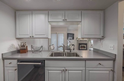 Sand Lake House | Charming Luxe Home Sleeps 4
