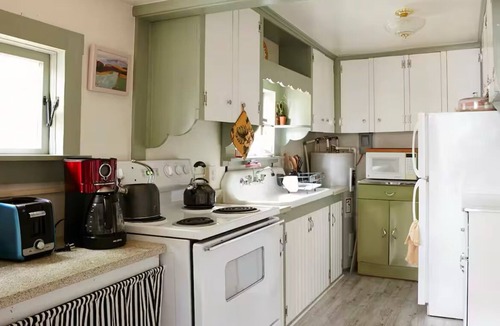 Mount Gretna Cottage | Charming Mount Gretna Cottage – Walk to Everything!