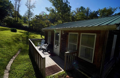 Fairview Cabin | Charming Mountain Cabin - 15 Minutes to Asheville