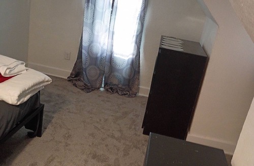 Cedar Falls House | Charming private sleeping room near trails in fabulous downtown Cedar Falls