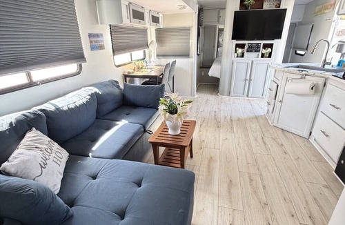 Spring Hill House | “Charming RV Getaway – Close to everything!