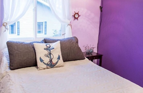 Homer House | Charming Three Bedroom Home on a Quiet Street in Town: Pioneer Inn Guesthouse