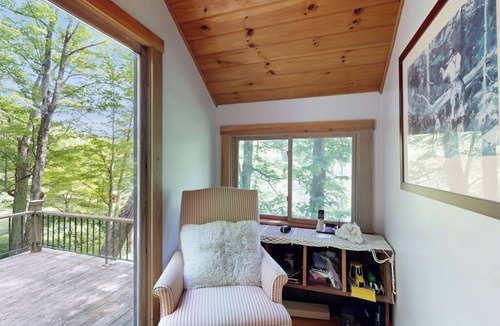 Barnard House | Charming waterfront 2BR house, private beach, waterfall, firepit, wifi, kayak