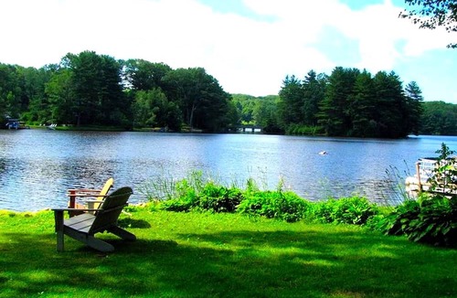 Northwest Harwinton Cottage | Charming Waterfront Cottage Rental near Topsmead State Forest, Connecticut