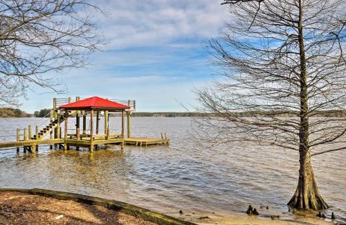 Ridgeway House | Charming Waterfront Ridgeway Cabin w/Dock!