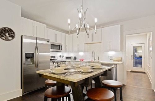 Cabbagetown House | Chic Bungalow & Tiny Home in Hip ATL Neighborhood