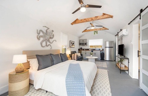 River District Apartment | Chic King Studio Near Anna Maria Island. Parking & Beach Gear Included