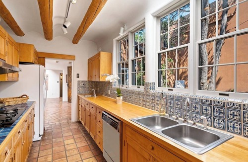 Santa Fe House | Cinco Chimineas- Indoor Pool, Walk to Plaza