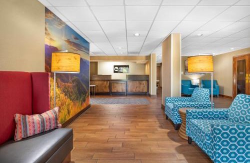 Cherokee Hotel | Clarion Pointe Cherokee