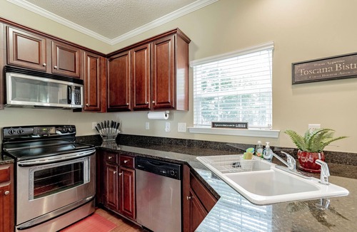 Columbia House | Classy 3 br Townhouse