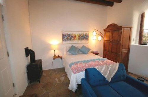 Downtown Santa Fe House | Closson Getaway - Courtyard - Railyard and Plaza
