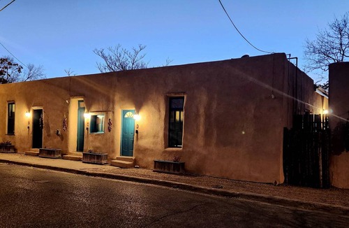Downtown Santa Fe Apartment | Closson Studio- Stylish | Near Plaza | Queen bed
