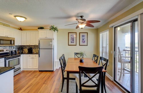 Folly Field Villa | Coastal Bliss Meets a Golfer’s Paradise in this Stunning Ocean-View condo.