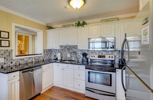Folly Field Villa | Coastal Bliss Meets a Golfer’s Paradise in this Stunning Ocean-View condo.
