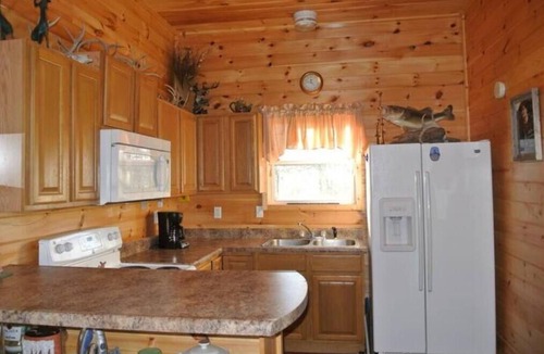 Montier Cabin | Collier Cabin in Pine Hollow ~ Eminence, MO