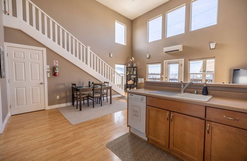 Sitka Condo | Comfort and Convenience in Downtown Sitka - Suite B