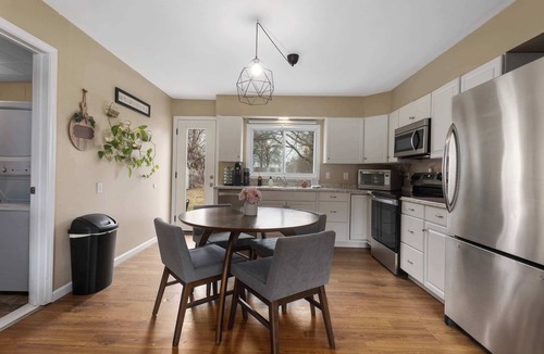 Grandview House | Comfortable 4 Bedroom Retreat with BBQ