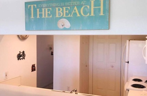 Holmes Beach Condo | Comfortable family-friendly condo close to everything on Anna Maria.