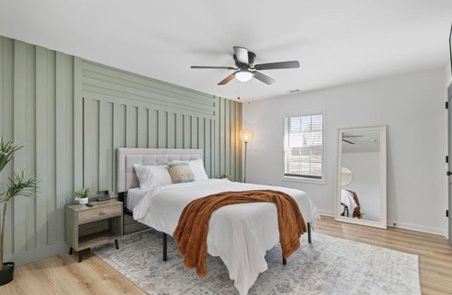 Clarkdale Apartment | Comfy 2 bedroom w Free Parking