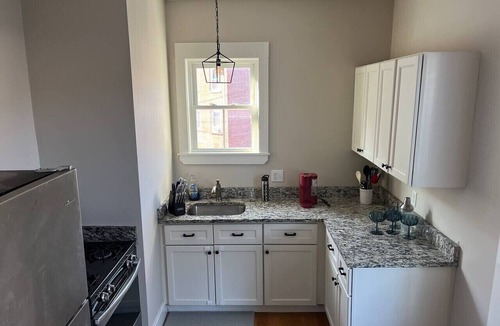 Beverly Apartment | Comfy King Beds~5 min to Salem