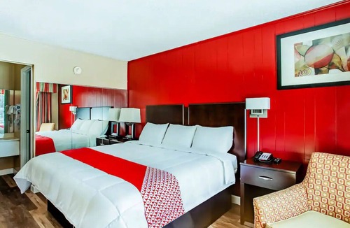 Ridgeland Hotel | Convenient Room w/King Bed + Private Bath for Comfortable Budget-Friendly Stay