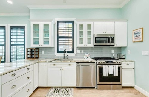San Jacinto House | Coral Cottage - Enjoy the Posh Life! Heated Pool, Spa, Fireplace!
