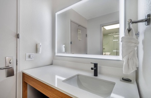 Shelby Hotel | Country Inn & Suites by Radisson, Shelby, NC