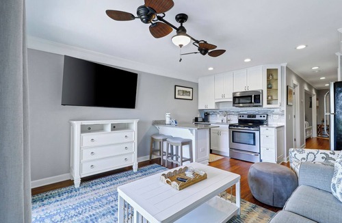 Folly Field Condo | Couples Dream Getaway - Views & Short Distance to Beach - King, Top Flr - A339