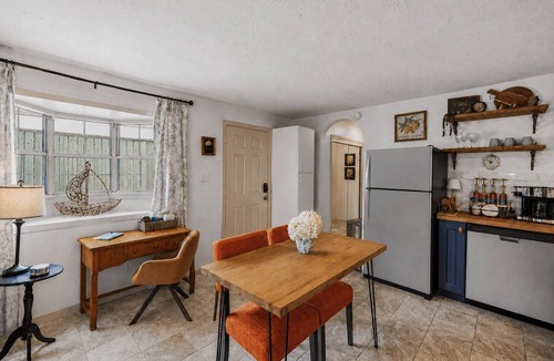 San Jacinto Cottage | Cowboy Pool Steps to Beach! King Bed Parking + Bikes