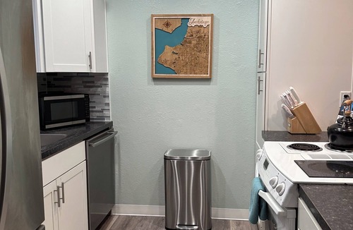 Old Seward - Oceanview Apartment | Cozy 2-bedroom apartment in enchanting Anchorage with WiFi
