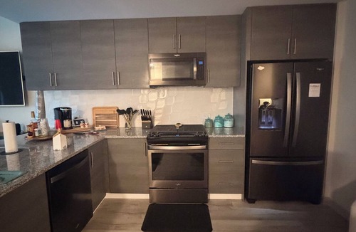 Peachtree Center Apartment | Cozy 2-bedroom High-Rise apt in Downtown Atlanta w/pool, gym, & rooftop access.