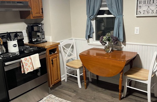 Auburn House | Cozy 2-bedroom house in centrally located Auburn with air conditioning/heating