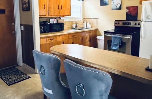 Columbia House | Cozy 3-bedroom Home in West Columbia located only 5 minutes from downtown vista.