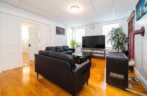 Worcester Apartment | Cozy 3BR Worcester 1st-floor Apt, Pet-Friendly, Near Clark University, Free Parking 4-1