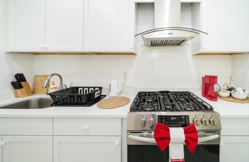 Worcester Apartment | Cozy 3BR Worcester 1st-floor Apt, Pet-Friendly, Near Clark University, Free Parking 4-1