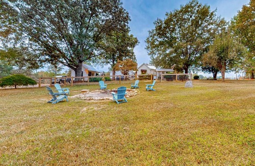 Landrum House | Cozy Blue Ridge Cottage, Close to Hiking!