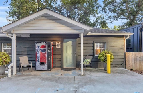 Greenville Cabin | Cozy Cabin W/Shared Hot Tub and Sauna, Sleeps 4
