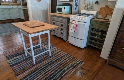 Acworth Cottage | Cozy Crescent Cottage-ON THE WATER-Near Mt Sunapee-Great Fishing-Pet friendly