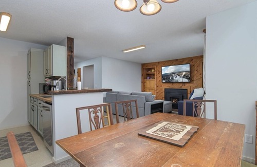 Waitsfield Condo | Cozy End-Unit Mountain Retreat w/Ski-Back Access