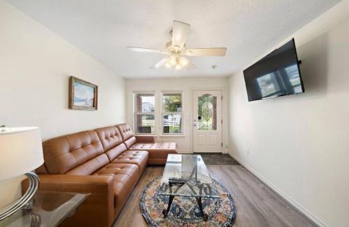 Galveston House | Cozy guest cottage, Close to the Beach